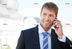 GeschÃ¤ftsmann telefoniert mit Smartphone